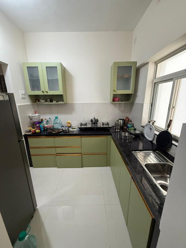 Modern 5 × 8 modular kitchen with organized storage
