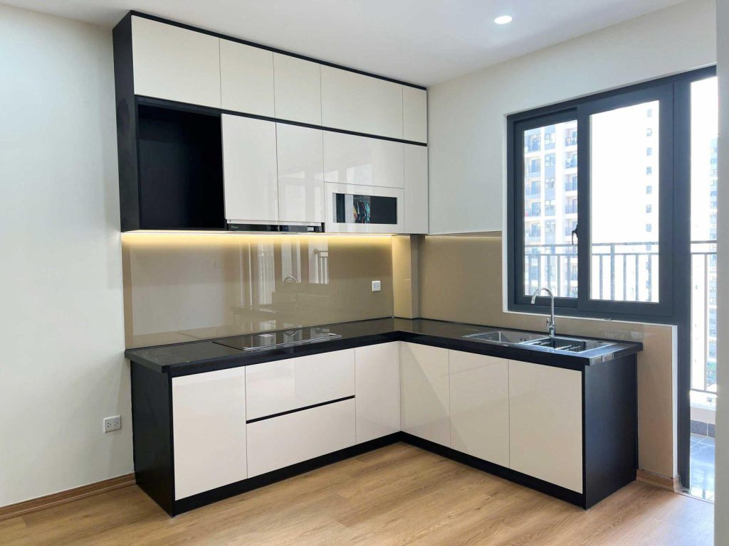 L-shaped acrylic modular kitchen design for Pune apartment